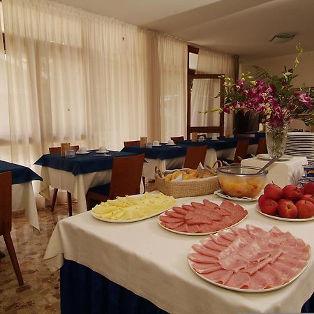 Hotel Horizonte Бибионе Екстериор снимка