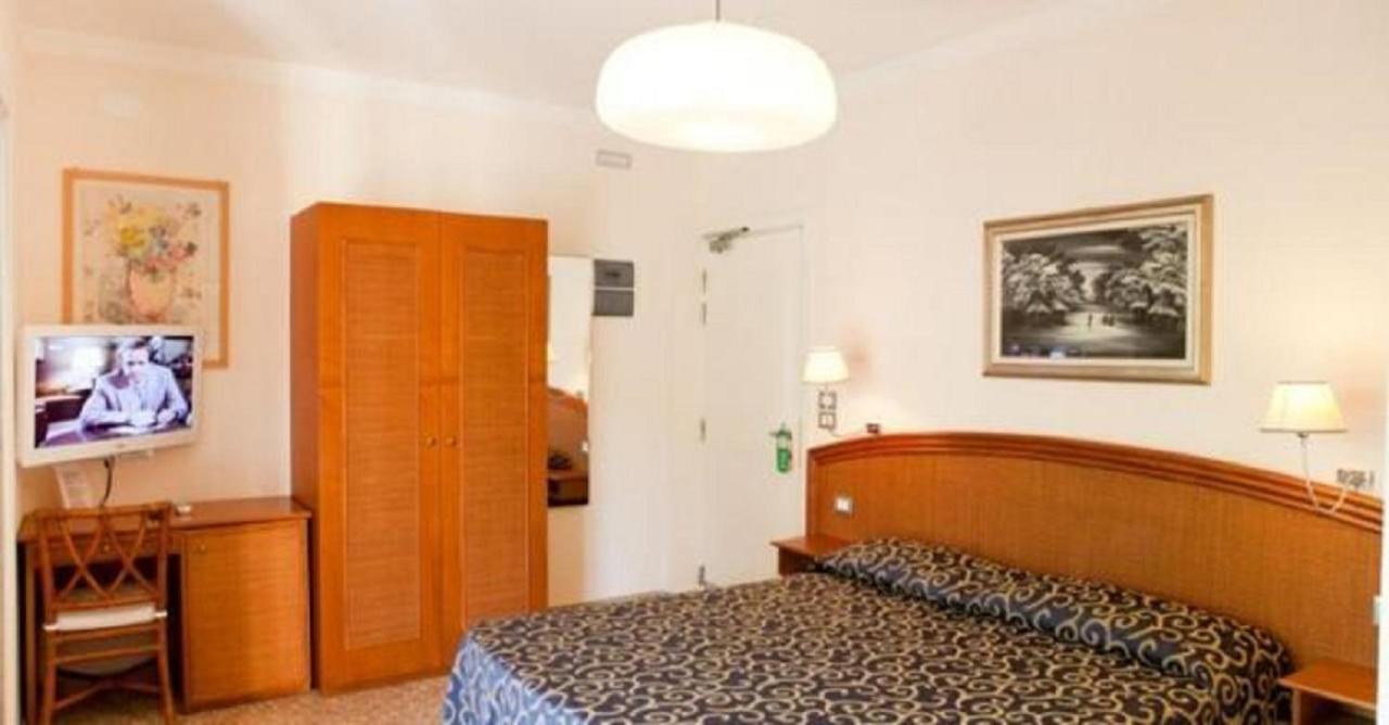 Hotel Horizonte Бибионе Екстериор снимка