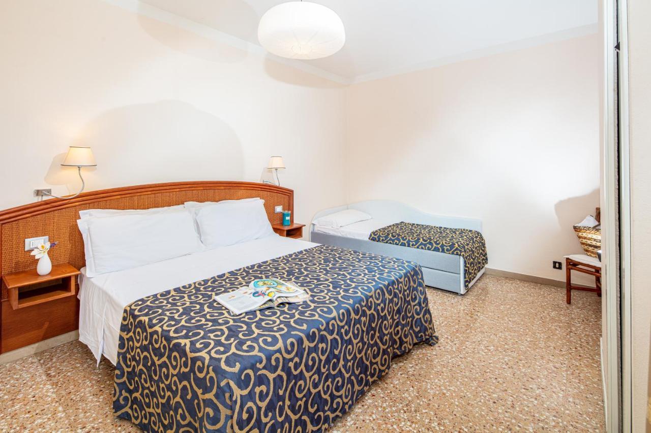 Hotel Horizonte Бибионе Екстериор снимка