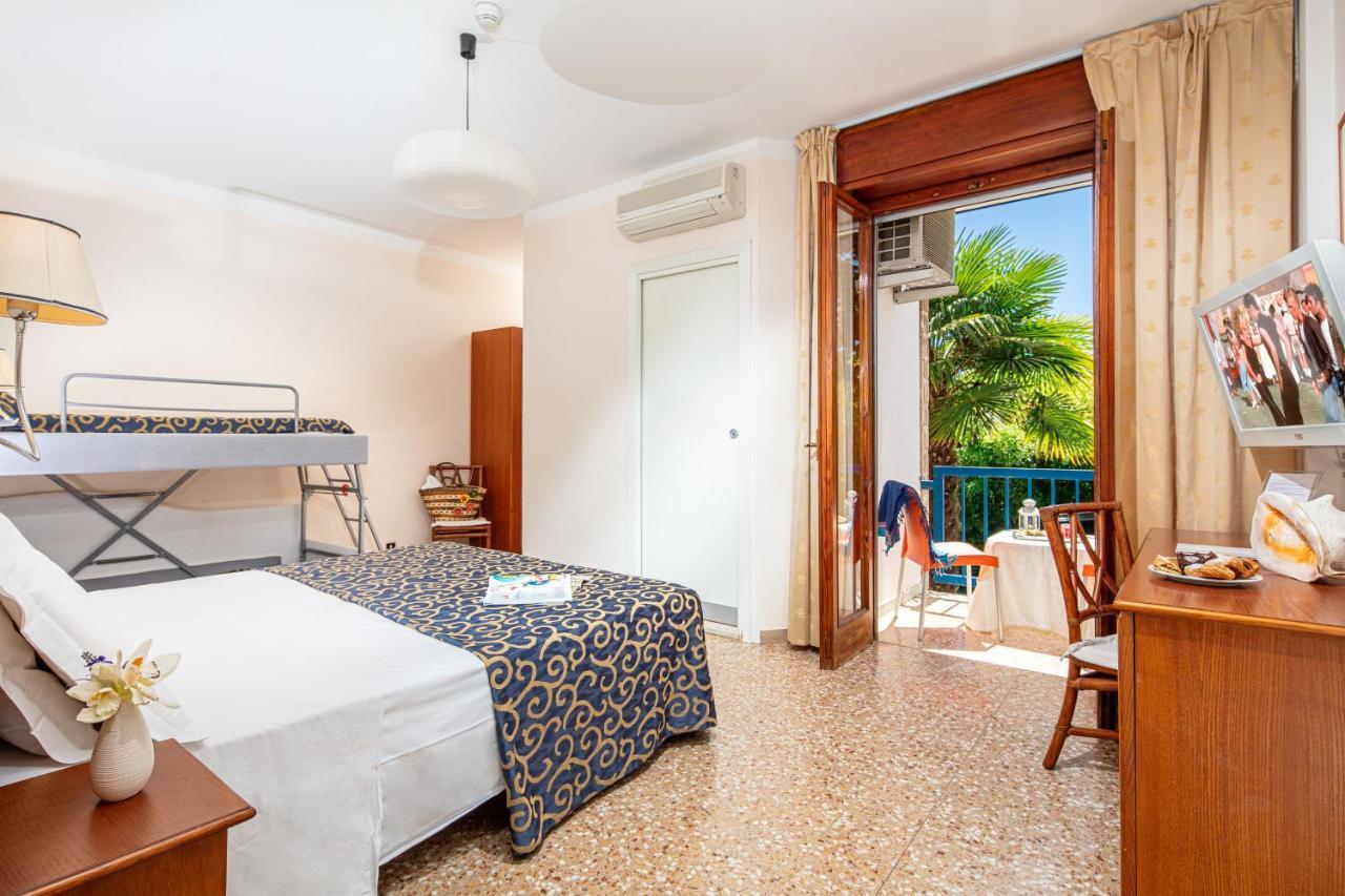 Hotel Horizonte Бибионе Екстериор снимка