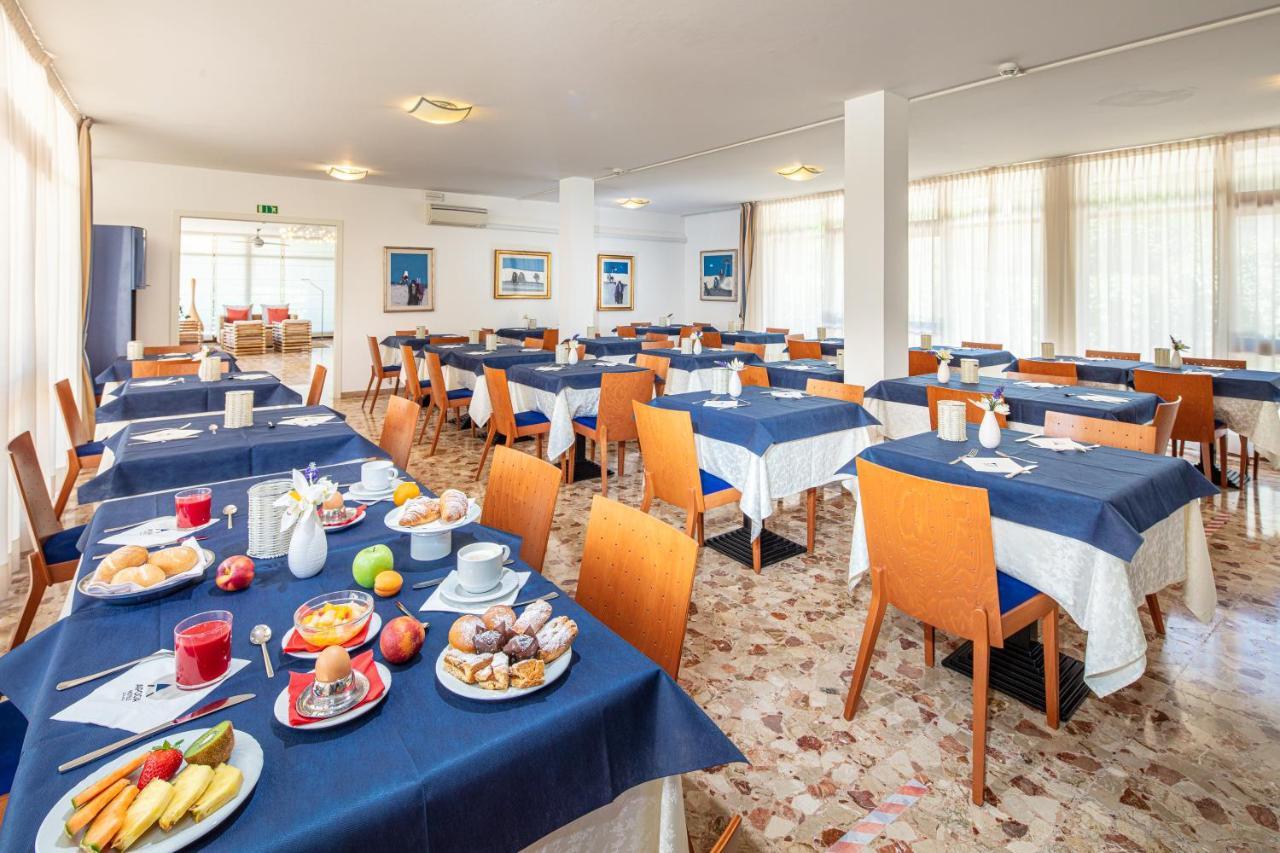 Hotel Horizonte Бибионе Екстериор снимка