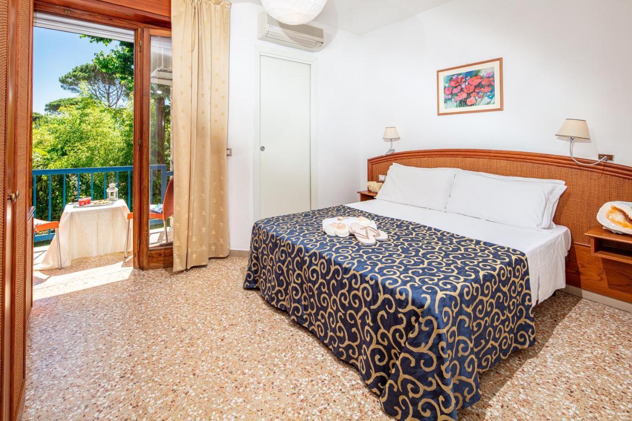 Hotel Horizonte Бибионе Екстериор снимка