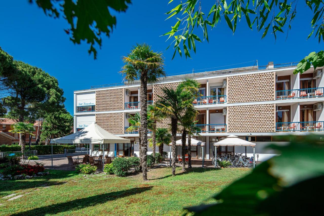 Hotel Horizonte Бибионе Екстериор снимка