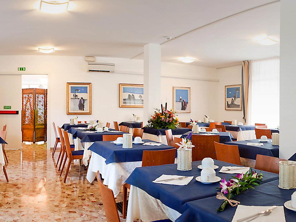Hotel Horizonte Бибионе Екстериор снимка