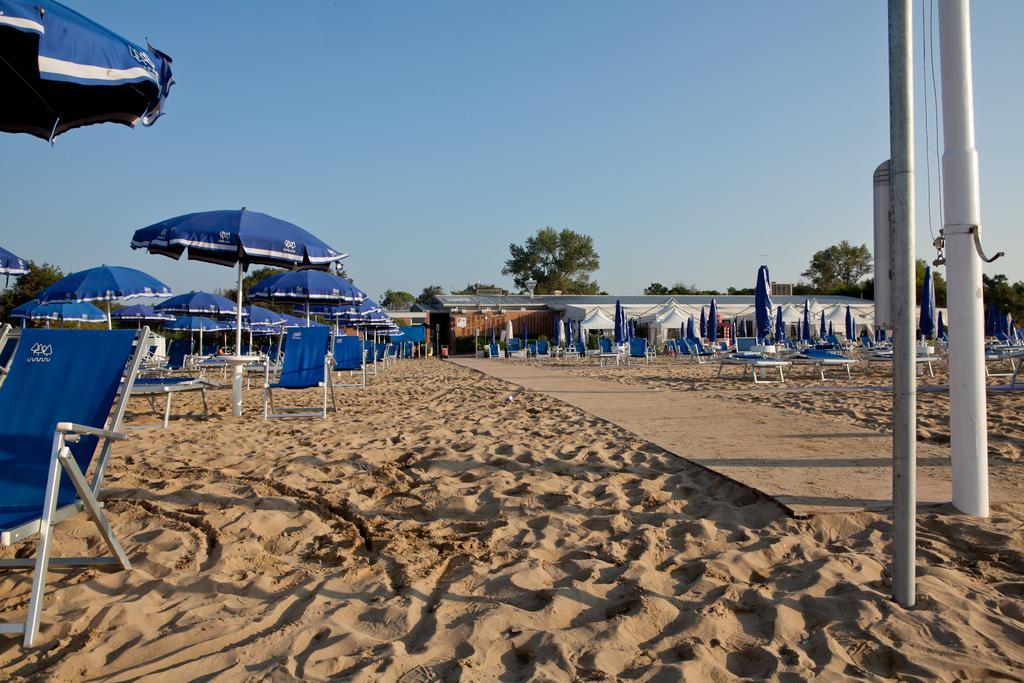Hotel Horizonte Бибионе Екстериор снимка