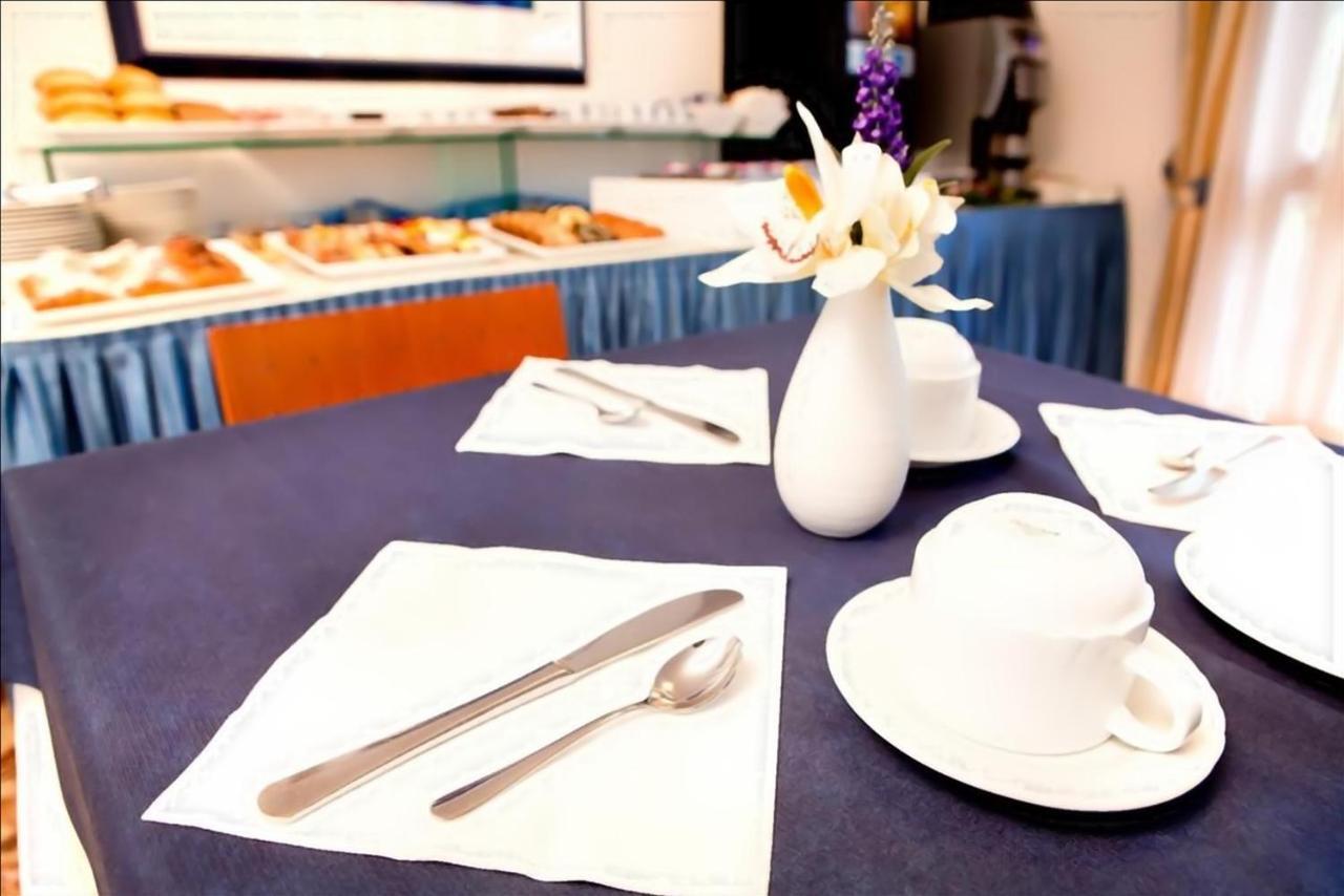 Hotel Horizonte Бибионе Екстериор снимка